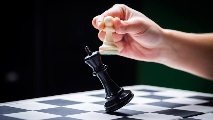 nishtunishaa's tweet image. During this lockdown period
My son is practising chess
At home so that he can play
On national level for our country
#duringlockdown #playingchess #chess #amwriting #nishtunishaa