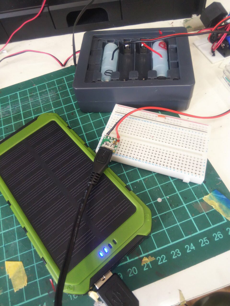はっちゃん 5vから6vに昇圧するからワットの法則ってのの計算で Pgユニコーン 用のledユニットの灯数が32やから 仮に3 2v30mahと仮定して3 2x30x32 3072 約3w モババが出力5v00mahで5x00 10w 昇圧装置の損失が15 くらいあっても余裕でイケるな