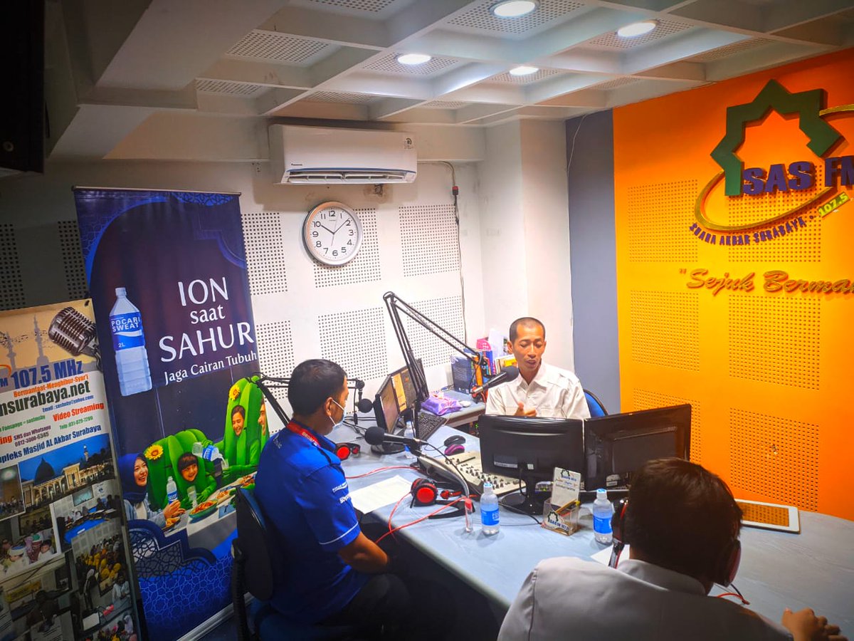 sasfmsby's tweet photo. Talkshow Spesial Bersama POCARI SWEAT pukul 10-11 siang kali ini dengan dokter Erwin Bawono (RS WIJAYA SURABAYA)dan Mas Fauzi  (Brand Communication Executive Pocari Sweat Area Surabaya) tema ION SAAT SAHUR JAGA CAIRAN TUBUH.  https://t.co/7sM9wx9Iej https://t.co/bXhULjN9CJ