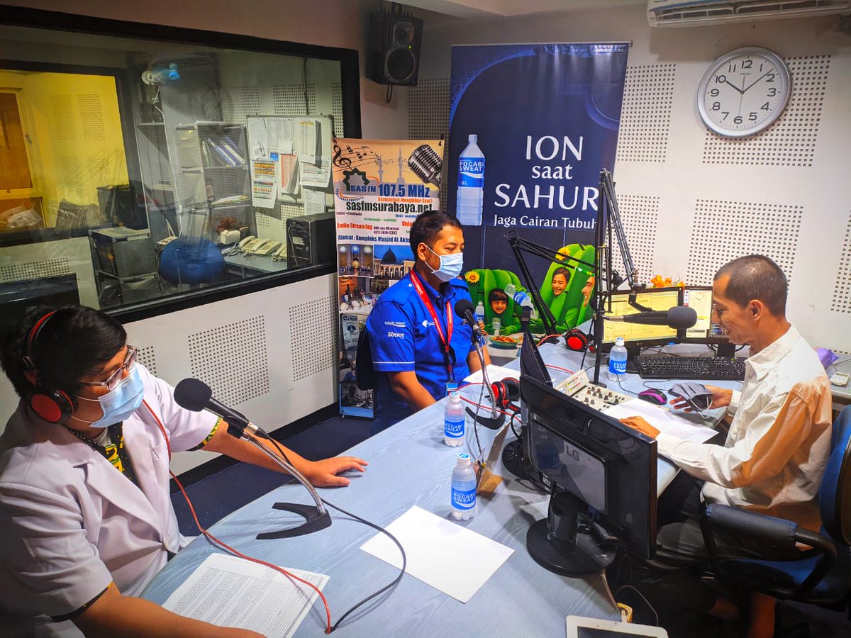 sasfmsby's tweet photo. Talkshow Spesial Bersama POCARI SWEAT pukul 10-11 siang kali ini dengan dokter Erwin Bawono (RS WIJAYA SURABAYA)dan Mas Fauzi  (Brand Communication Executive Pocari Sweat Area Surabaya) tema ION SAAT SAHUR JAGA CAIRAN TUBUH.  https://t.co/7sM9wx9Iej https://t.co/bXhULjN9CJ