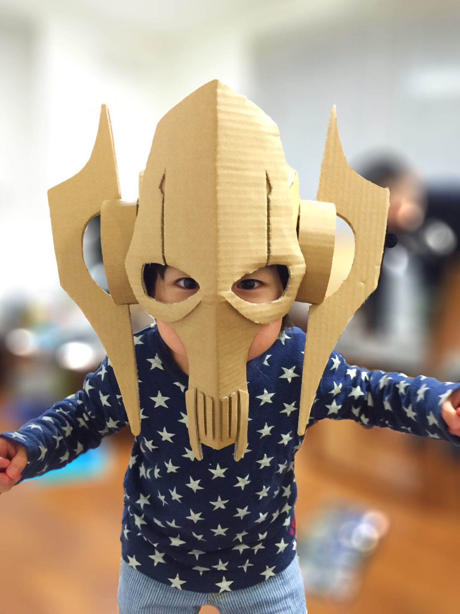 オダカマサキ オドンガー大佐 En Twitter 何年か前 息子が大好きだったグリーバス将軍を作ってくれと言われて ダンボールで作りました そしてスターウォーズの日が結婚記念日 偶然 ワイフいつもありがとう これからも フォースと共にあらんことを ダンボール