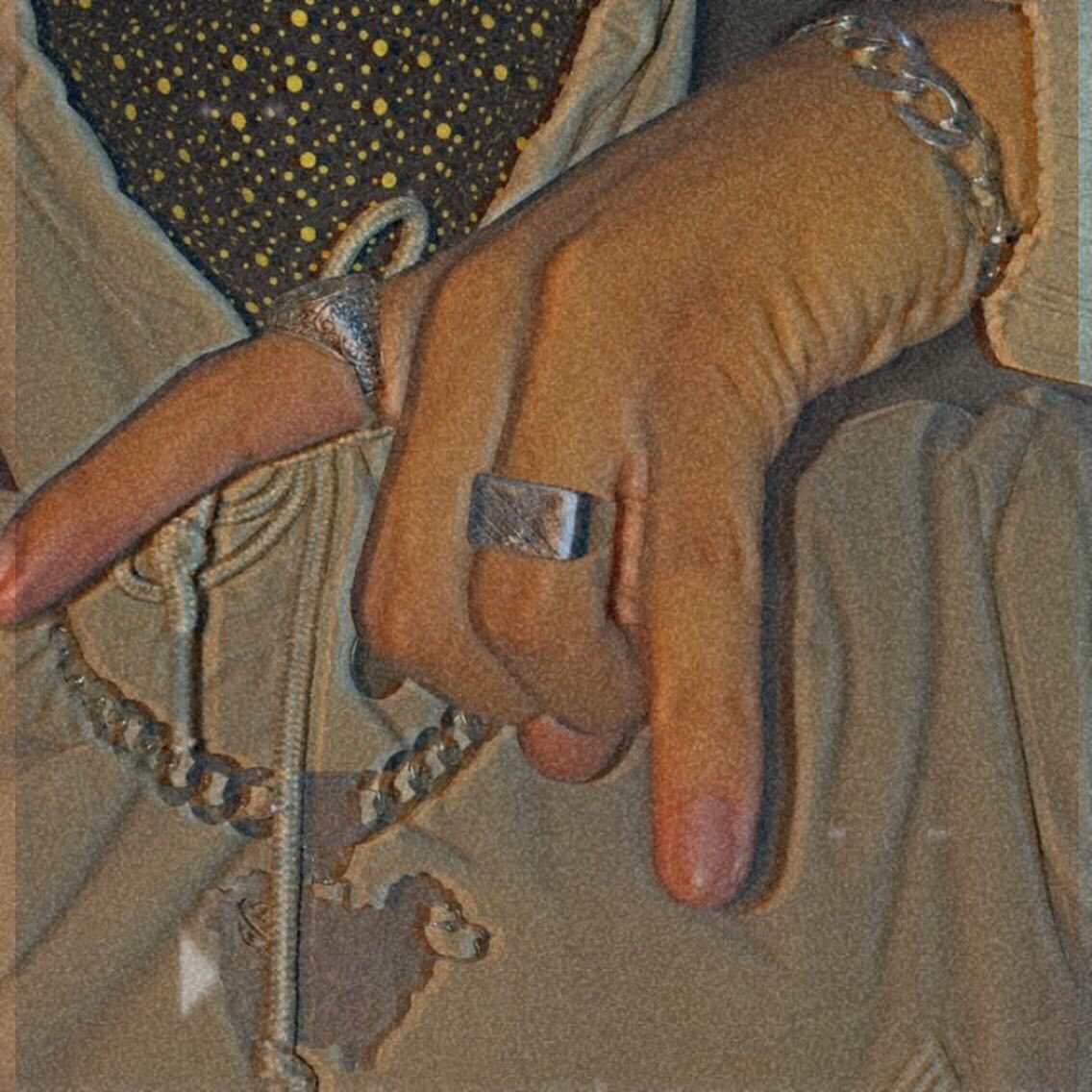 eufelli's tweet photo. 🤘🏾😷⛓

#fiqueemcasa #ouça #felli https://t.co/7tQdcwpUd5