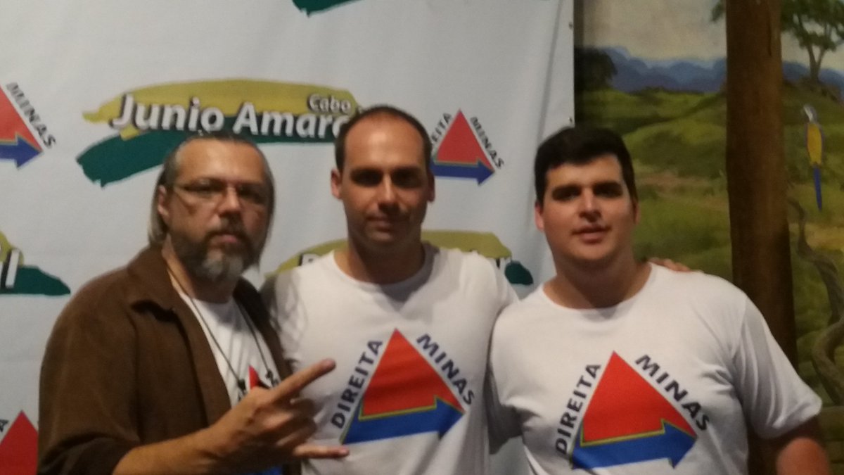 Ale1970Ramos's tweet photo. Mais do que nunca, nosso país precisa dos verdadeiros patriotas.
Vamos apoiar nosso presidente até o fim.
Preparem suas máscaras, camisas e bandeiras.
A guerra vai começar AMANHÃ.

#RamagemSim 

Nosso presidente não é ladrão nem corrupto.

A pressão tem que ser diária. https://t.co/WoeQ5RFTBy