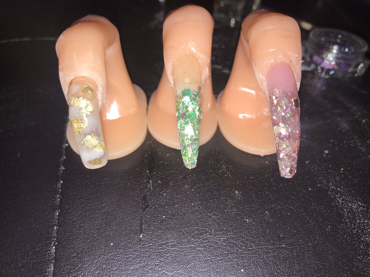 Neiishaa__'s tweet photo. Doing nails is actually kinda easy started last week and here are the results 🤗🥰 ima go get my license lol https://t.co/ujwari6IZm