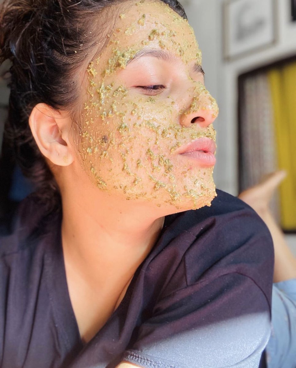 InderKOfficial's tweet photo. Good Morning my fam💕 
Today i apply fennel seeds mask...🤗 Fennel seeds+yogurt+honey...
It can help prevent our acne,damage cell, dark spots as well as wrinkles... 🤗
Don't forgot to grind fennel seeds first.
Stay tuned🤗 https://t.co/1uhi1MeSaR
