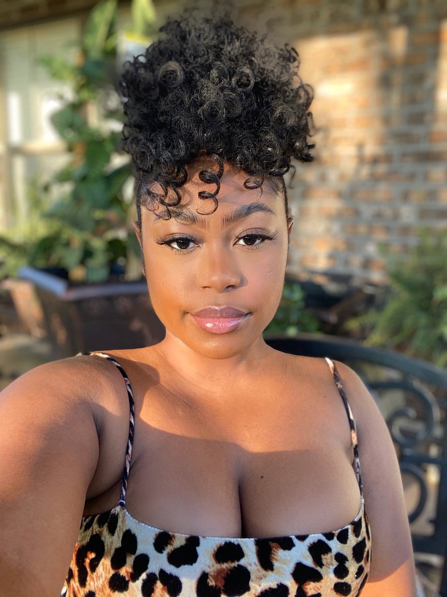 teerae's tweet photo. it’s the curls for me https://t.co/8PSeJlBFYI