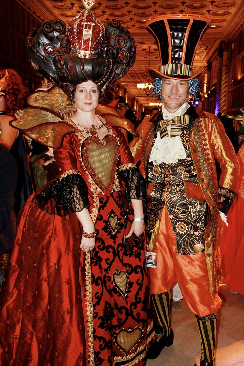 However (omg omg) while researching this thread I discovered the Labyrinth Masquerade, which is ostensibly a Labyrinth fandom event but in practice appears to be a convention for LATE 80s BAROQUE COSPLAY omg omg omg!!! https://labyrinthmasquerade.com/ 