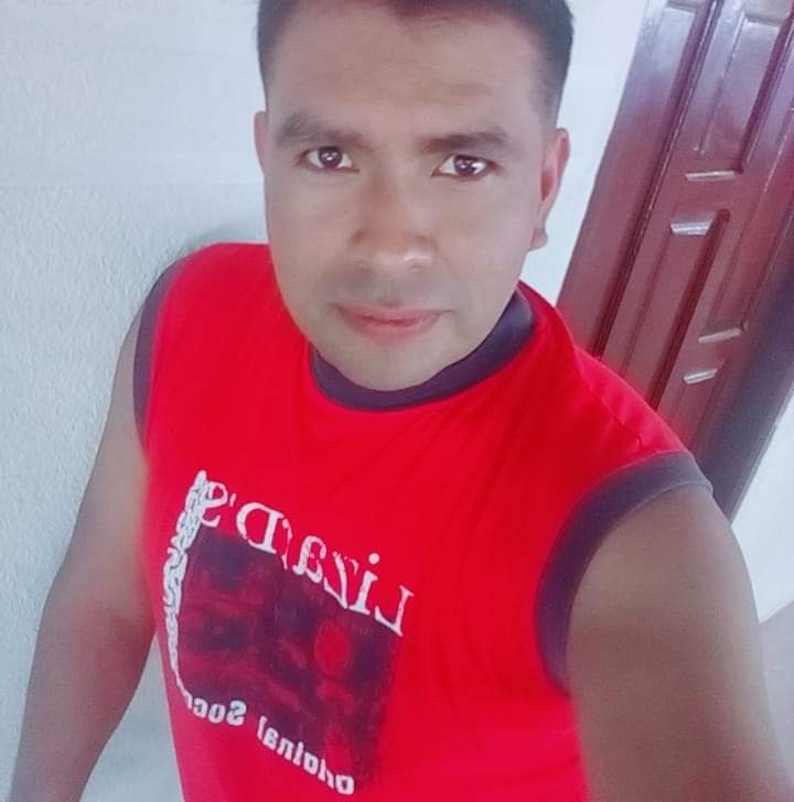 HeteroSordos's tweet photo. Rico Bisexual de 35 quien le quiero chupar 😏😏 #BOLIVIA #SORDO https://t.co/Vk4tfWJvK3