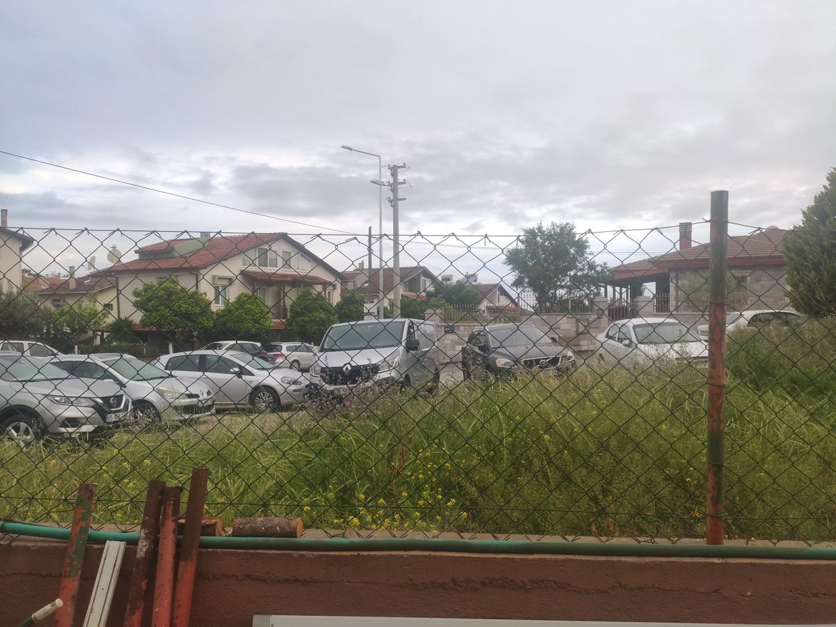 Şurdan kolumu çıkarınca mutlu oluyorum çok saçma.
