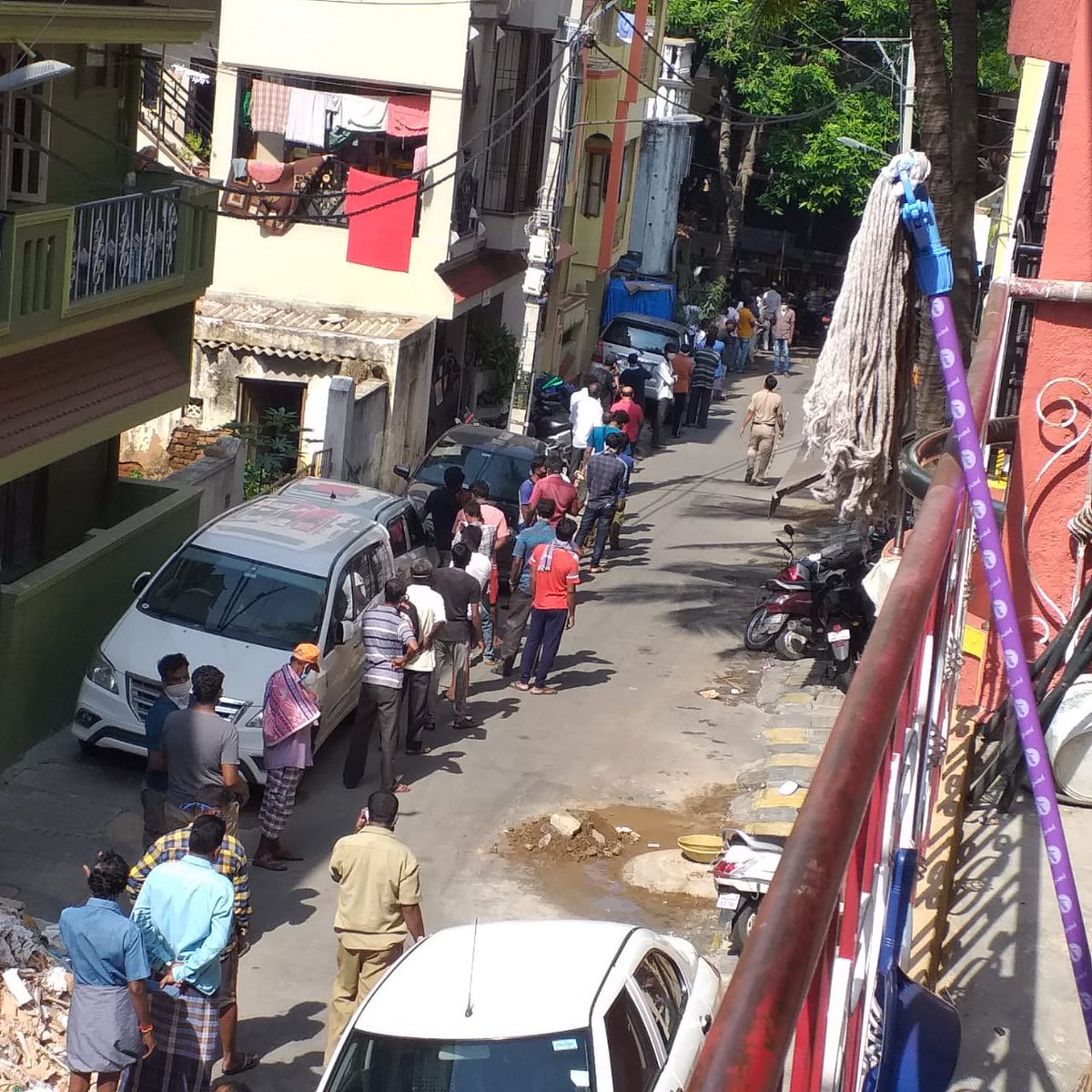 saisatyanarayan's tweet photo. Honorable @CMofKarnataka @drashwathcn @Tejasvi_Surya @DgpKarnataka @DKShivakumar 
An Appeal from common man, This crowd is not standing to but for Liquor shop. They are standing in residanal area. Mahalakshmi Layout #CloseLiquorshops https://t.co/AFln3gAi2e