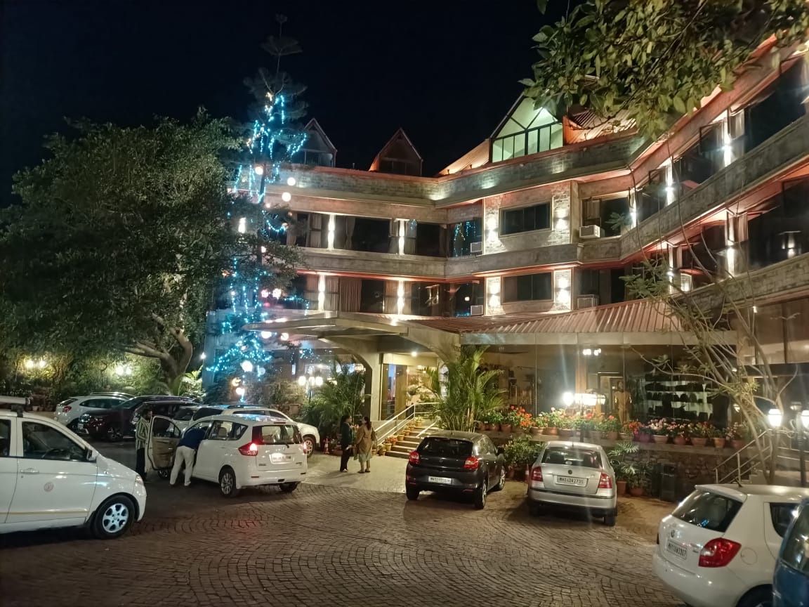 RavineHotel's tweet photo. Throwback from New Year's this last year, how quickly things change. #newyears #Throwback #panchgani https://t.co/flSESwRnPL
