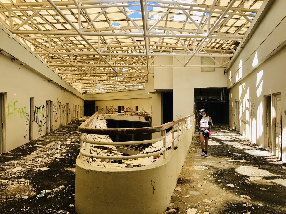 _xavierivan's tweet image. En algún hotel abandonado 😷