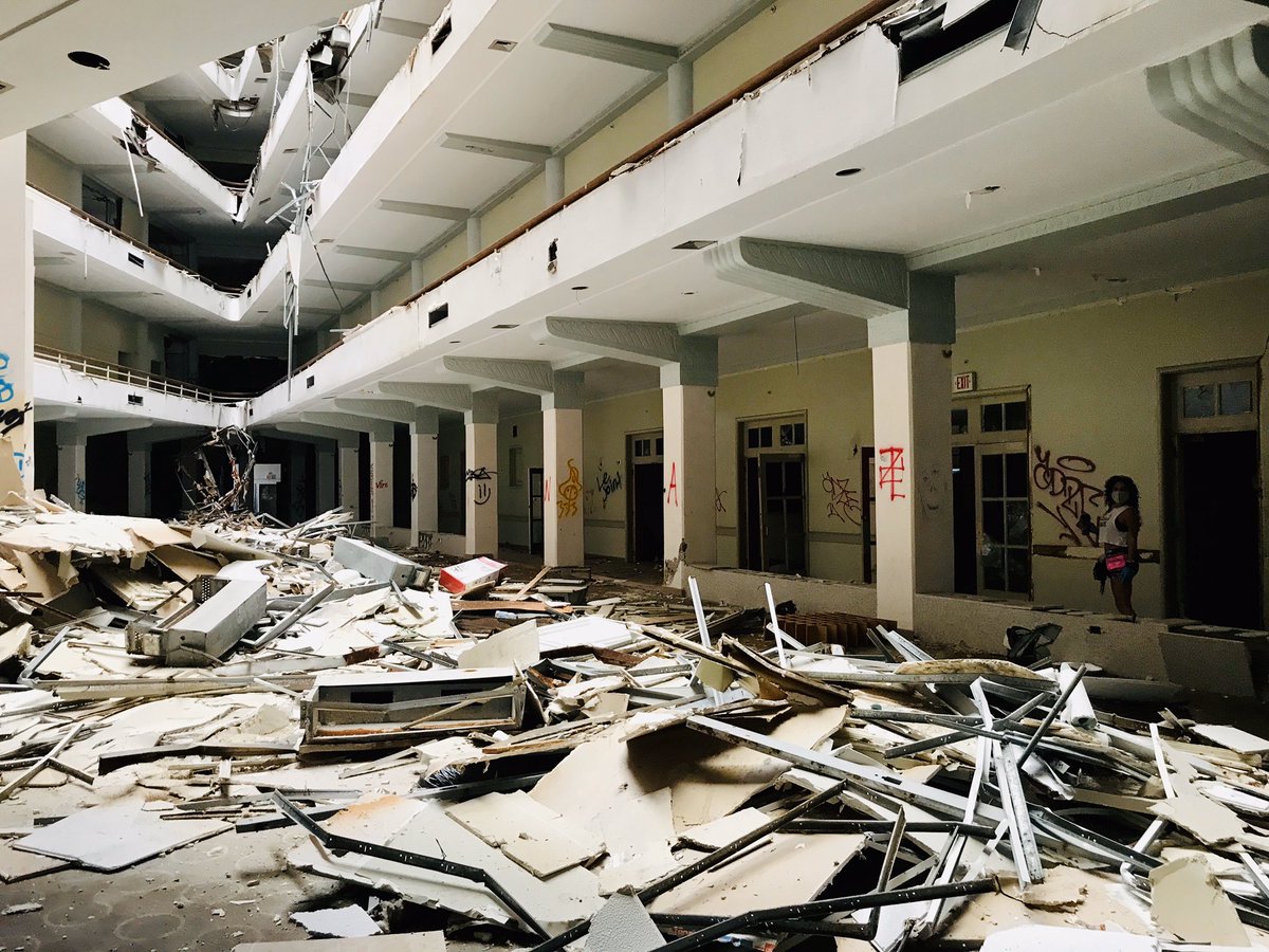 _xavierivan's tweet image. En algún hotel abandonado 😷