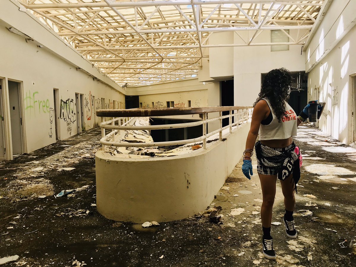 _xavierivan's tweet image. En algún hotel abandonado 😷