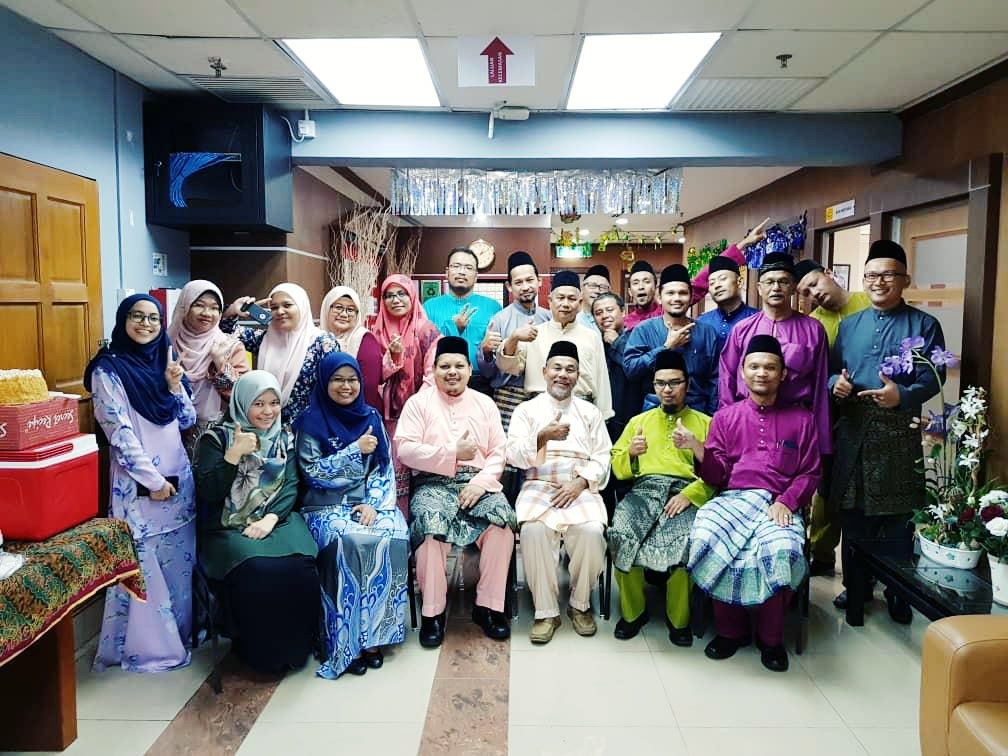 Selamat bersara Tn. Hj Md.Zaid Bin Ali,dr kami seluruh warga Pasukan Projek Persekutuan Terengganu. Smga dimurahkan rezeki dgn limpahan kebahagian yg berpanjangan hendaknya Insha Allah,jasa dan pengorbanan tuan tetap segar dalam ingatan. <a href="/MdzaidAli_/">Md Zaid Ali</a> <a href="/TeamProjekTrg/">PasukanProjekTrg</a> <a href="/JKRTerengganu/">JKR Terengganu</a>