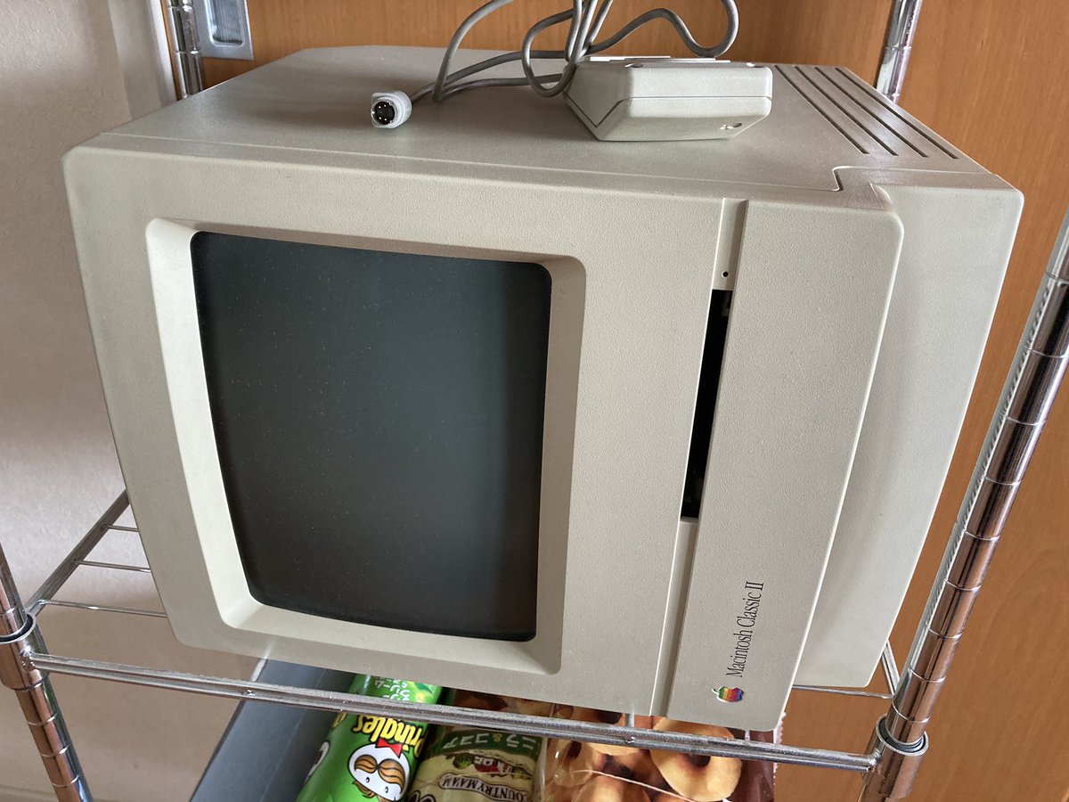 kenazuma's tweet photo. お前さん、もう捨ててもいいかね? #Macintosh #ClassicII https://t.co/vI90E18UYS