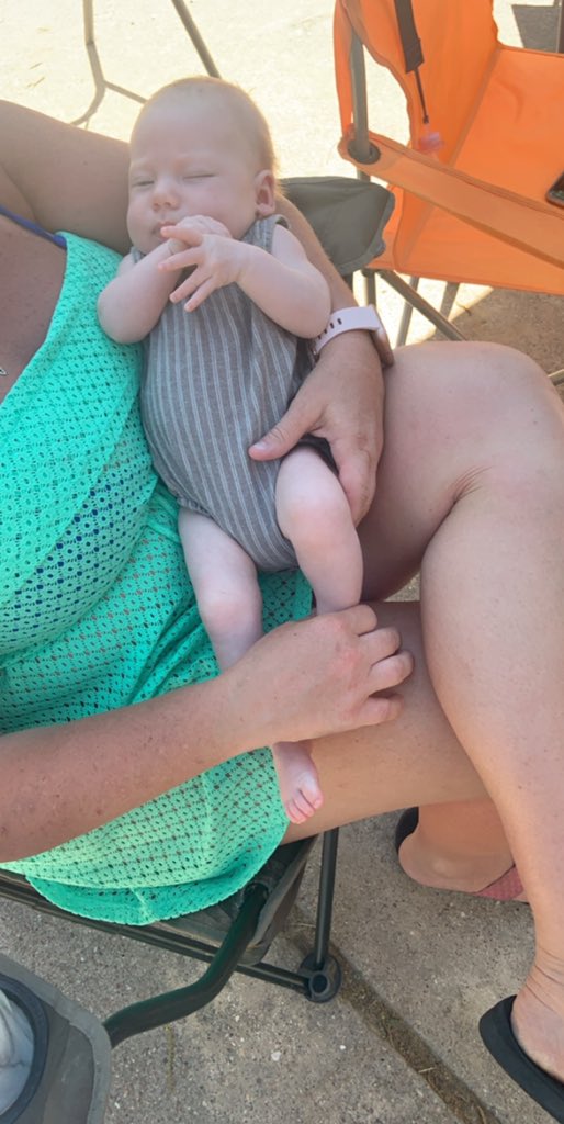 vannah__jordan's tweet photo. YALL I GOT TO MEET MY NIECE & SEE MY BFF AGAIN !!! MY LIFE IS COMPLETE 💗 #webackbitches #fuckquarantine https://t.co/Hun8Z8a0p8