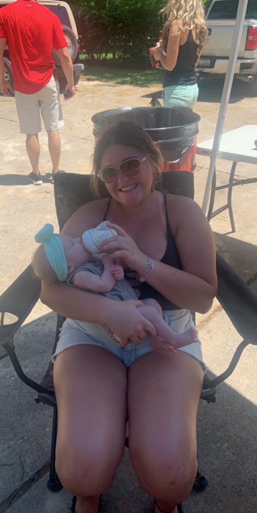 vannah__jordan's tweet photo. YALL I GOT TO MEET MY NIECE & SEE MY BFF AGAIN !!! MY LIFE IS COMPLETE 💗 #webackbitches #fuckquarantine https://t.co/Hun8Z8a0p8