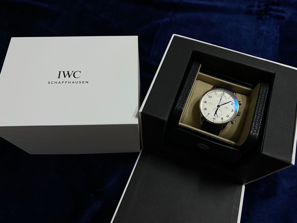 limyoungminbar's tweet photo. 💕
2020년4월29일 브이라이브에서 영민이는 임영민바가 선물해준 1번선물 IWC 손목시계를 착용했어요~ 선물을 인증 해줘서 감사합니다🥰

#LIMYOUNGMIN #임영민 https://t.co/tBZKxqcV8J