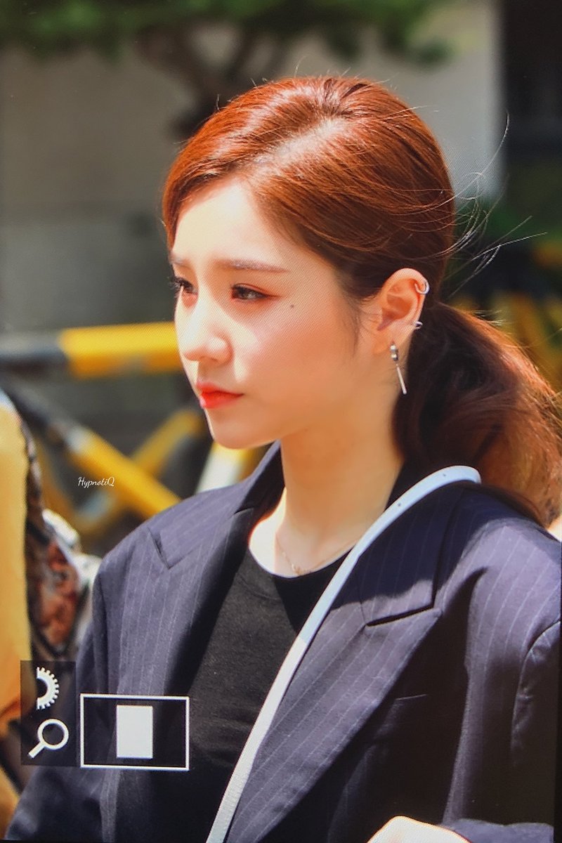 HypnotiQ_LOONA's tweet photo. 200504 🐰 

#희진 #HeeJin #이달의소녀 #LOONA #so_what https://t.co/u4FmWsT1UP