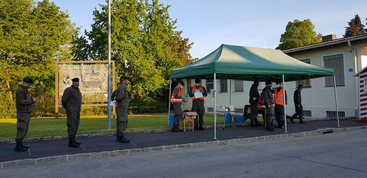 karl_schon's tweet photo. #MorgensbeimBundesheer #Einrücken der #Miliz #Jägerkompanie #Tulln wilkommen in der #Raabkaserne #Mautern
#Bundesheer #3Jägerbrigade #Stabsbataillon3 https://t.co/KTOGFhnugh