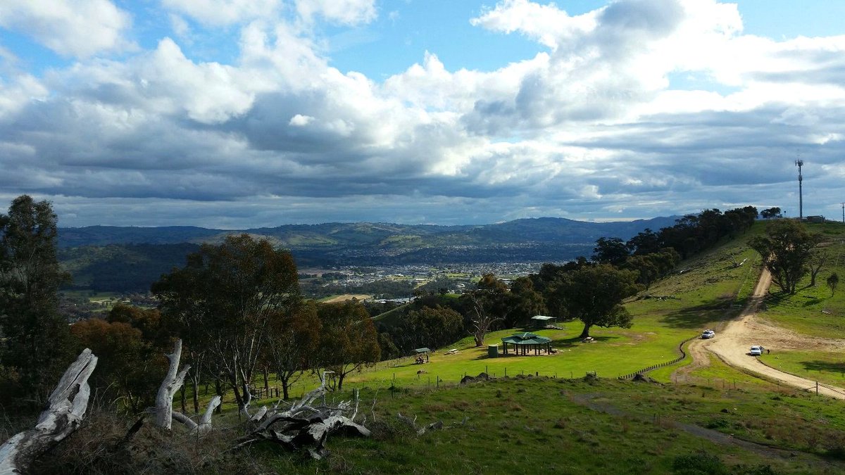 VisitAW's tweet photo. Lookout #Albury #Wodonga! Check out our Top 5 lookouts in the region to whet your appetite to capture that perfect picture 📷 or inhale the magnificent autumn air while still practicing #SocialDistancing #visitAW https://t.co/nbuzqFfjWd https://t.co/DFufLE44nA