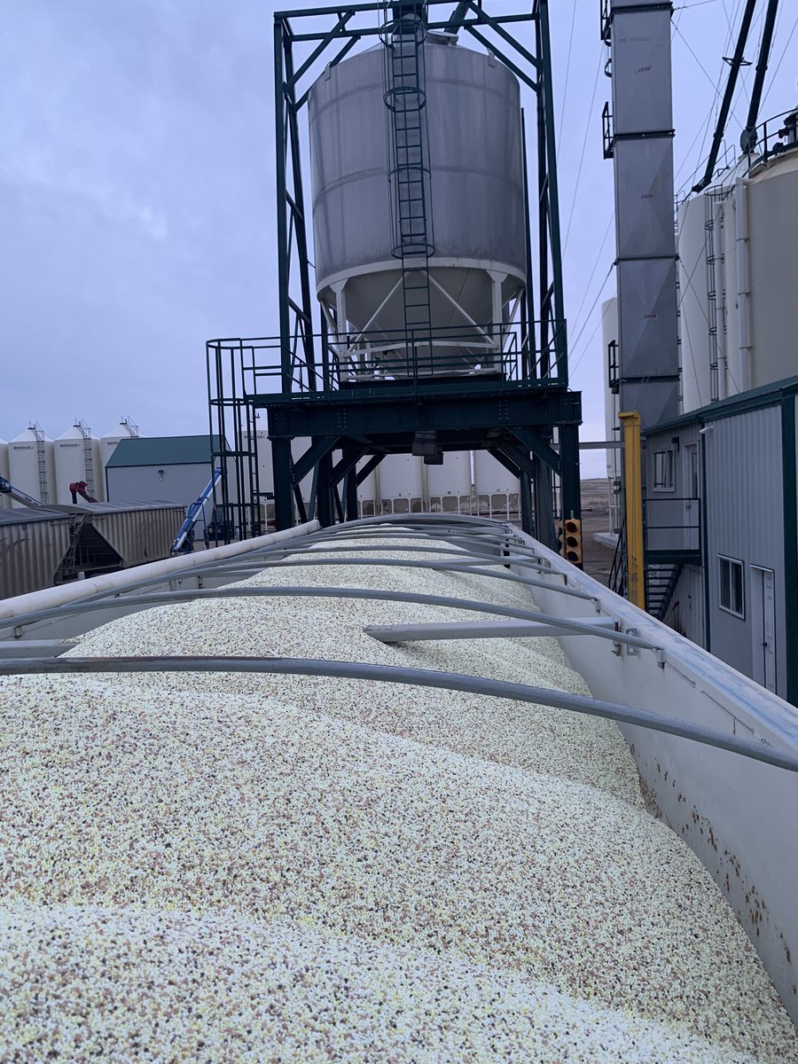 skyebritni6's tweet photo. Beautiful float blend heading out of @PrecisionAg1 Griffin tonight! 🤩#balancedfertility #plant20 #keepingthefarmersrolling https://t.co/k6fjDYXeLK