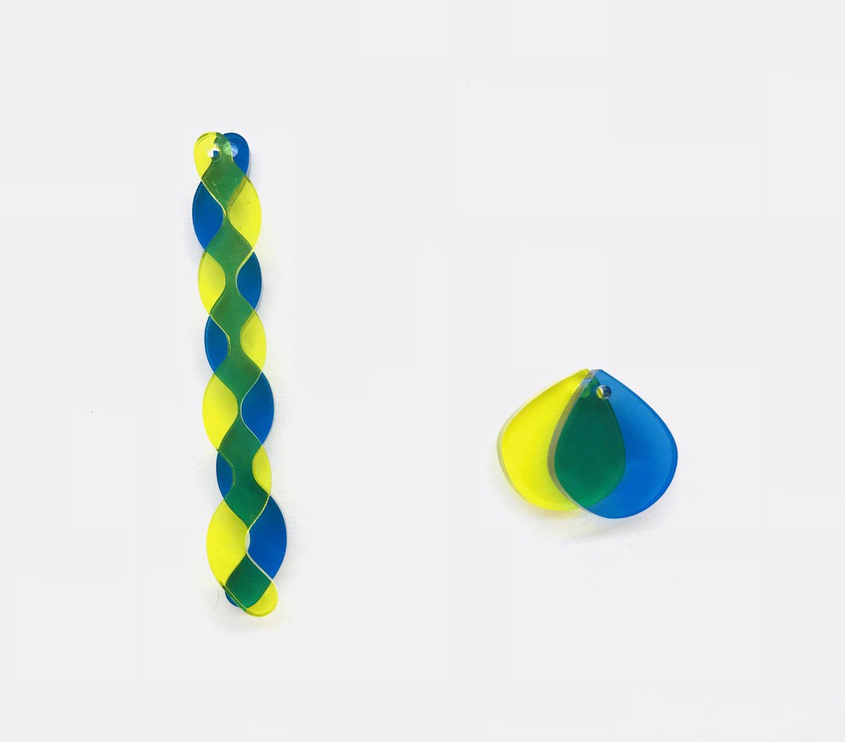 Tokyo Acryl 有限会社三幸 粉砕チップいりアクリルのパーツ マーブルアクリル 板締め染めの和紙を封入したアクリル ブルーとイエローのアクリル みどりの日なので緑色の画像を貼る Tokyoacryl アクリル 三幸 Tokyo Acryl 有限会社三幸 粉砕チップいりアクリルのパーツ マーブルアクリル 板締め染めの和紙を封入したアクリル ブルーとイエローのアクリル みどりの日なので緑色の画像を貼る Tokyoacryl アクリル 三幸