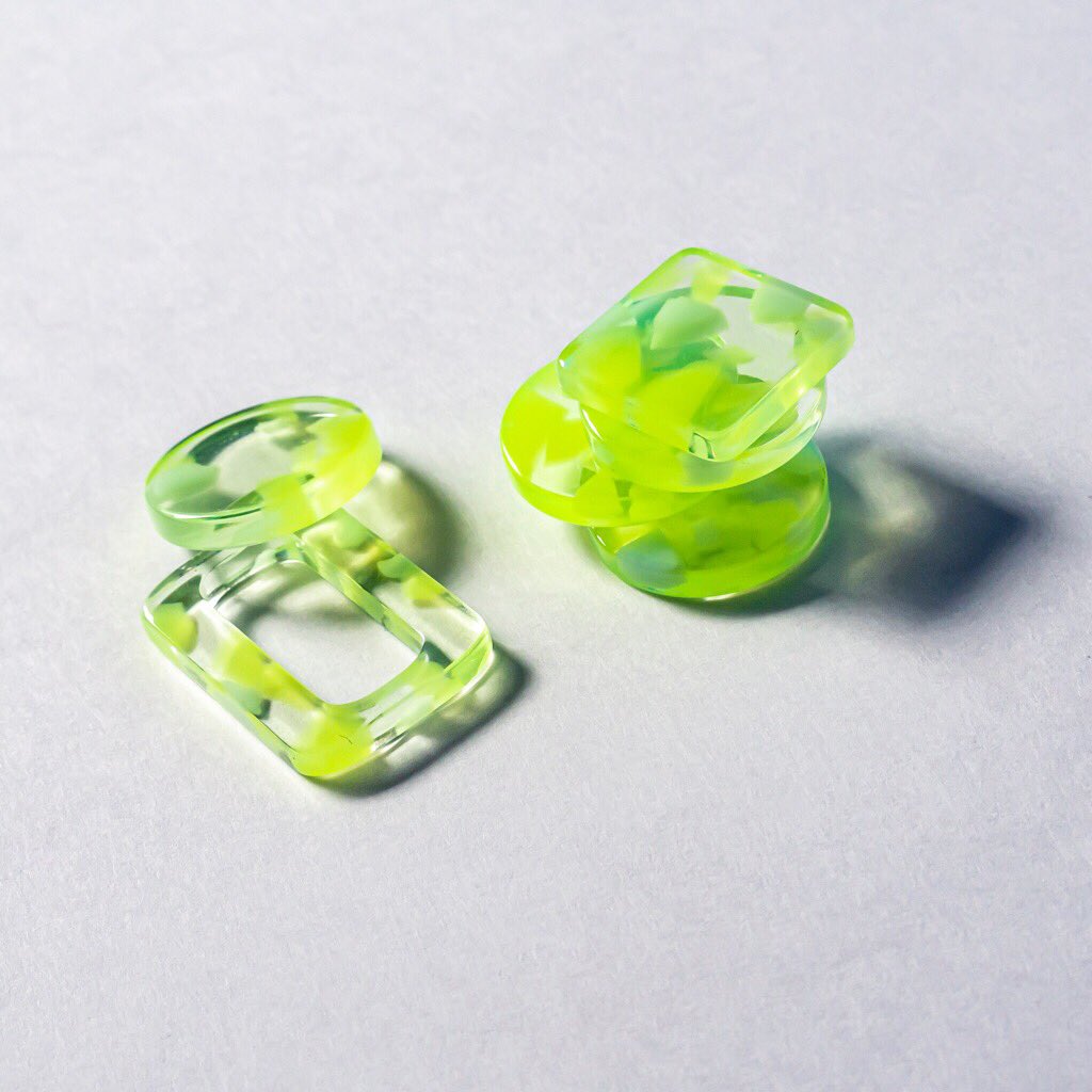 Tokyo Acryl 有限会社三幸 粉砕チップいりアクリルのパーツ マーブルアクリル 板締め染めの和紙を封入したアクリル ブルーとイエローのアクリル みどりの日なので緑色の画像を貼る Tokyoacryl アクリル 三幸 Tokyo Acryl 有限会社三幸 粉砕チップいりアクリルのパーツ マーブルアクリル 板締め染めの和紙を封入したアクリル ブルーとイエローのアクリル みどりの日なので緑色の画像を貼る Tokyoacryl アクリル 三幸