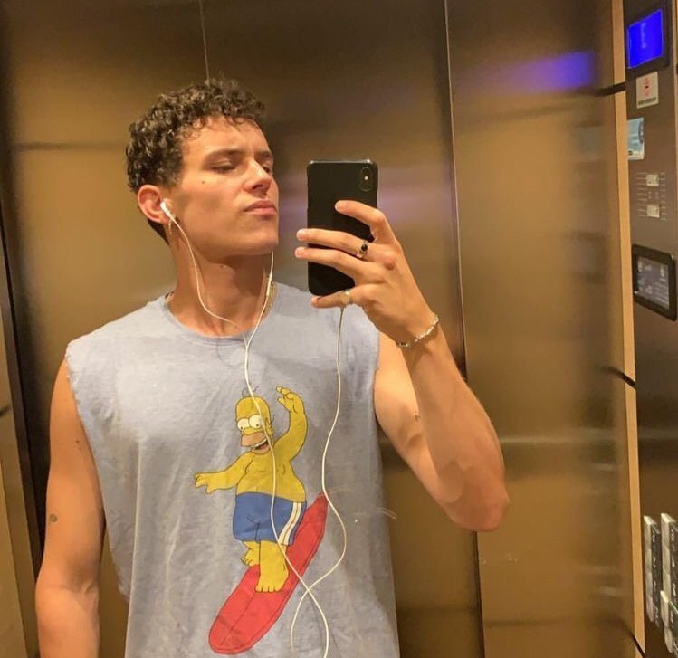 ConspicuousHunk's tweet image. 𝐏𝐨𝐬𝐭 𝐰𝐨𝐫𝐤𝐨𝐮𝐭 𝐬𝐞𝐥𝐟𝐢𝐞.