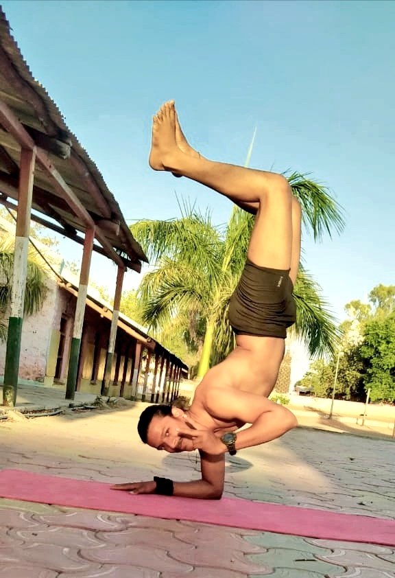 Yoganandam_'s tweet photo. "Make your life a masterpiece, imagine no limitations on what you can be, have or do."
BRAIN TRACY
Follow me on Instagram@Yoganandam_
#yks2020 #AlwaysHappyWithBTS #creativity #yogagirl #natural #HandwaraEncounter #IndiaFightsCoronavirus #motivation #media #meditation #mermay2020 https://t.co/bWn7MjkrUc