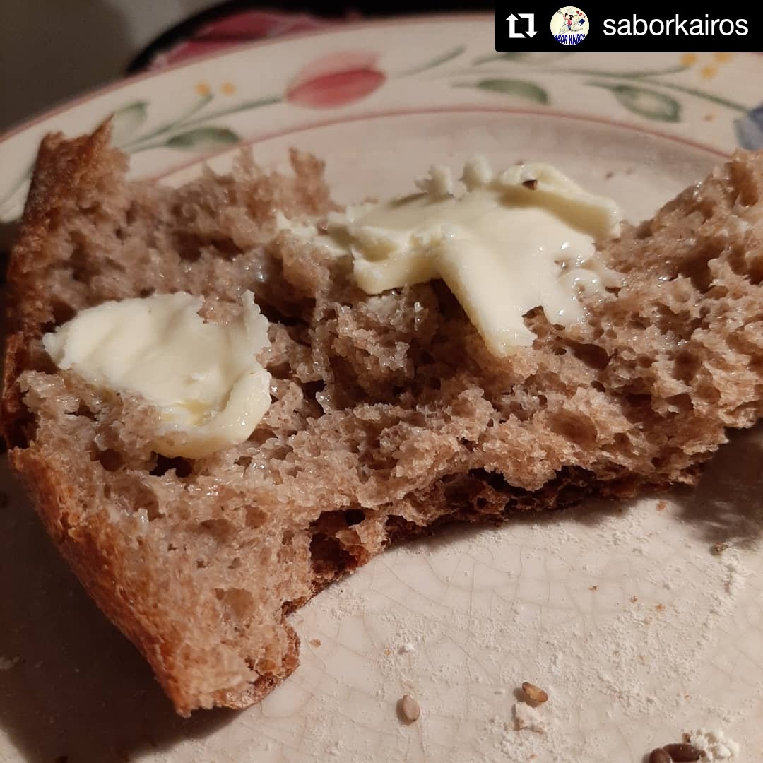 saborkairos's tweet image. La primera vez que hice masa madre no me resultó. Así que un amigo me compartió de su starter y pude hacer mis primeros pancitos de masa madre: 60% harina panadera, 20% harina integral, 20% dark rye. 
Felicidad ❤
#saborkairos #bread #breadtime #sourdough 
instagram.com/p/B_wDst_n50q/…