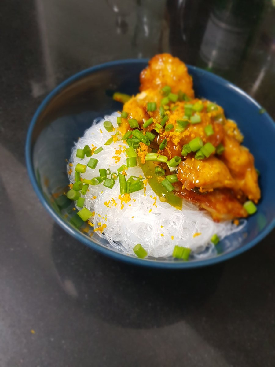 potpanpetrie's tweet photo. Orange chicken w/ rice noodles.

Recipe at https://t.co/LGyFERVHQg

#foodie #food #recipe #cook #cooking #eat #chinese #orangechicken #chicken #meat #braised #wine #home #foodblogger #flavour #asian https://t.co/FgAgeLiz7V