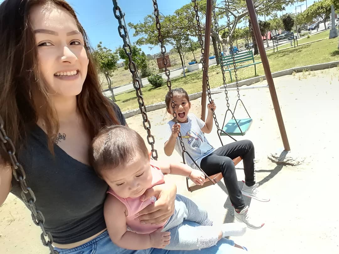 iamclaudiarose's tweet photo. With my beautiful babies #queen #princess1 #princess2 #mygirls ๐ https://t.co/Ylqkzfj1qu