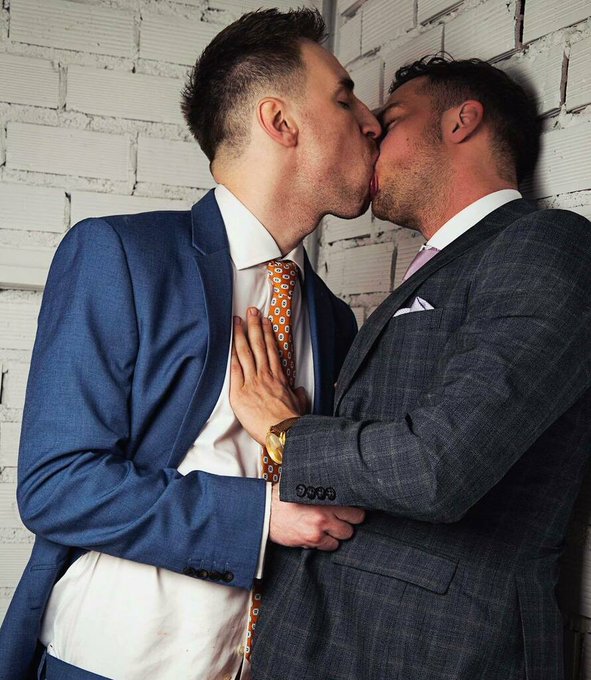 PUSHING BACK LET YOU DON’T WANT IT.... THAT’S A LIE...#forced #notsomuch #malemodel #menkissingmen #gay