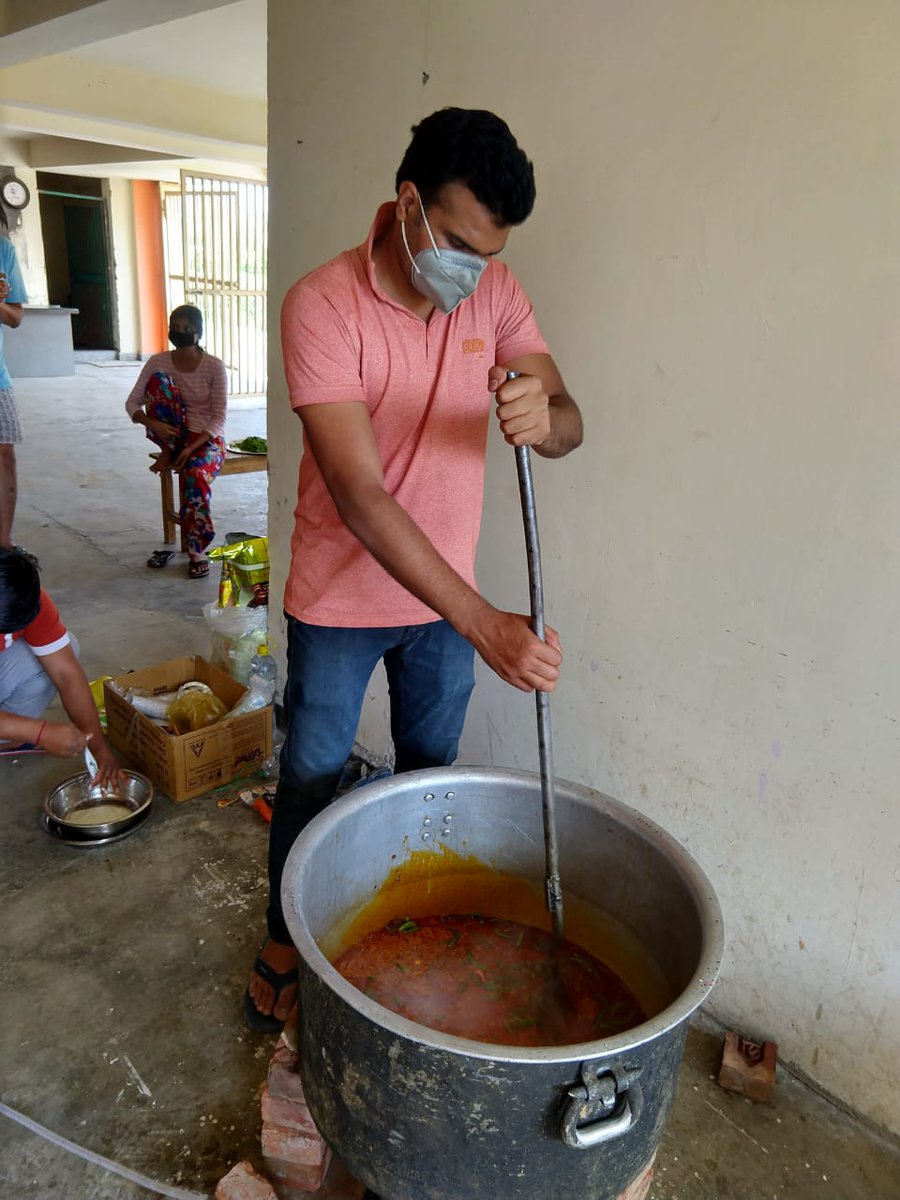 Kudos to the <a href="/TCS/">Tata Consultancy Services</a> CBO team for starting the 'Cook &amp; Deliver' initiative in Delhi NCR (Noida &amp; Gurugram), wherein they provide food to over 250 migrant workers daily. #TCSTogether 

#OneTCS - <a href="/ashok_pai/">Ashok Pai🇮🇳</a>  <a href="/shyamkerkar/">Shyam Kerkar</a> <a href="/PankajTuteja/">Pankaj Tuteja</a>