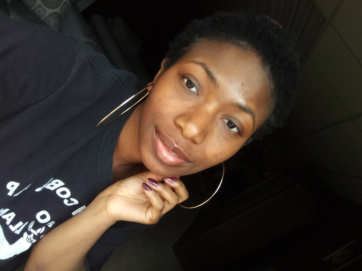 VivianNneoma8's tweet photo. Hey! My name is Vivian and I currently attend South Cobb high School. I'm Nigerian and I cant wait to attend to GSU in the fall. I plan to major in Nursing and dream to have my own private practice one day. I look foward to making new friends!!! 
Fallow @atl24class https://t.co/bez5Fv1SBH