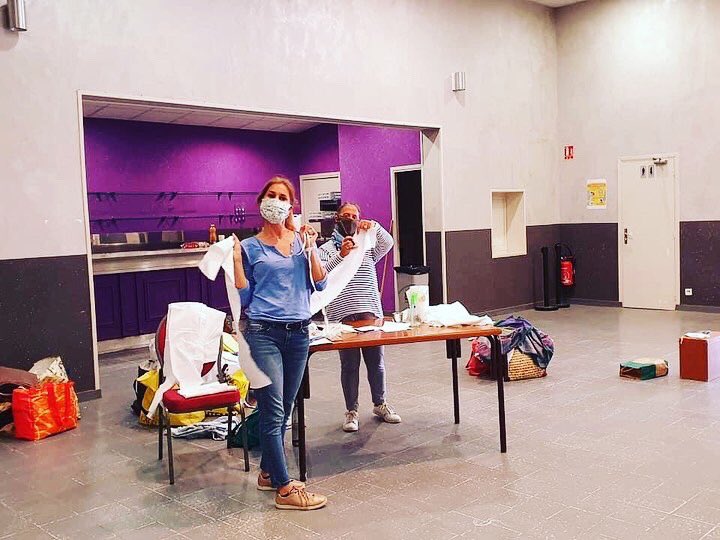 LeonelliCaC2020's tweet photo. Merci aux bénévoles qui œuvrent pour vous confectionner des #masques ! #Cavalaire, ville solidaire! #restezchezvous #covid19 #VarMatin https://t.co/CEEra7OM5q