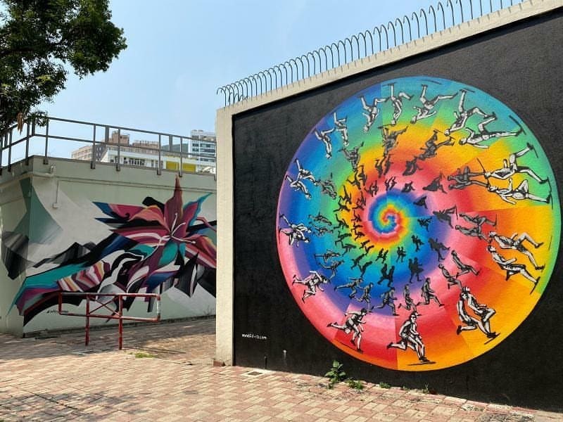 HKstreetart's tweet photo. @insa_gram and @kwan_clan from @hkwalls 2019 in Morrison Hill. Photographed by @potatocurry.
.
#insagram #insa #kwanclan #hkwalls #hkwalls2019 #hkstreetart #muralart #mural #streetart #morrisonhill #wanchai #hongkongisland https://t.co/KEu6JeNzyd