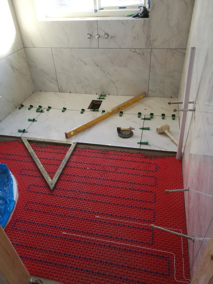 Warmup_Plc's tweet photo. @ACTiling Andy Carroll working with "his favourites" Using our DCM-PRO System for the install.
#underfloorheating #install #dcmpro #bathroom https://t.co/7YExpb4JG9
