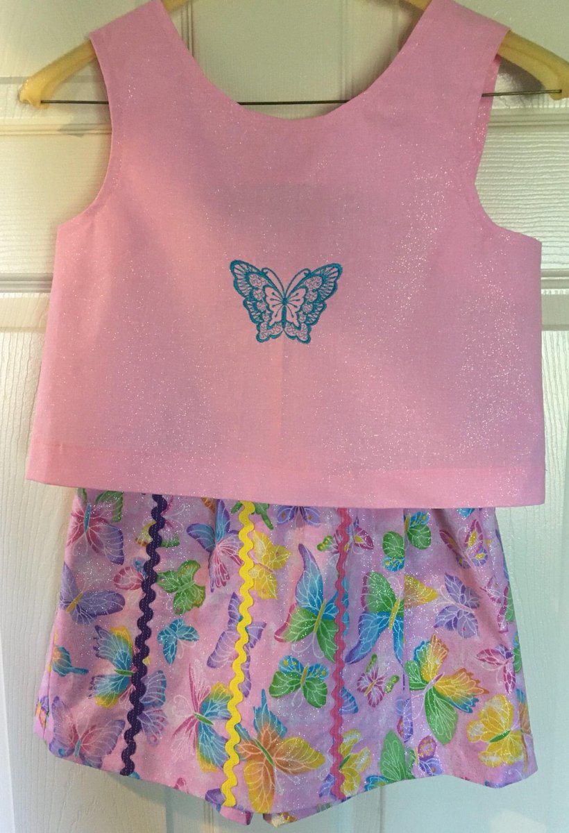 SoroptimistMod's tweet image. I will donate the outfit to the organization who gave the glitter butterfly fabric. I hope some little girl will enjoy it.  SIOM is continuing to give masks to community not for profit service ordinations for free.  Fundraising project $5.00 
#SIModesto #SoroptimistAtWork