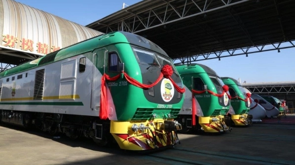 SaveATrain's tweet photo. Trains Celebration - https://t.co/NJeUtcOKHi #crrc #chinarailway #nigeriarail #nigeriatrains #itakpe #warri #locomotives #factory #railfactory #barrow #lokoja #kogi https://t.co/PwridGLijV