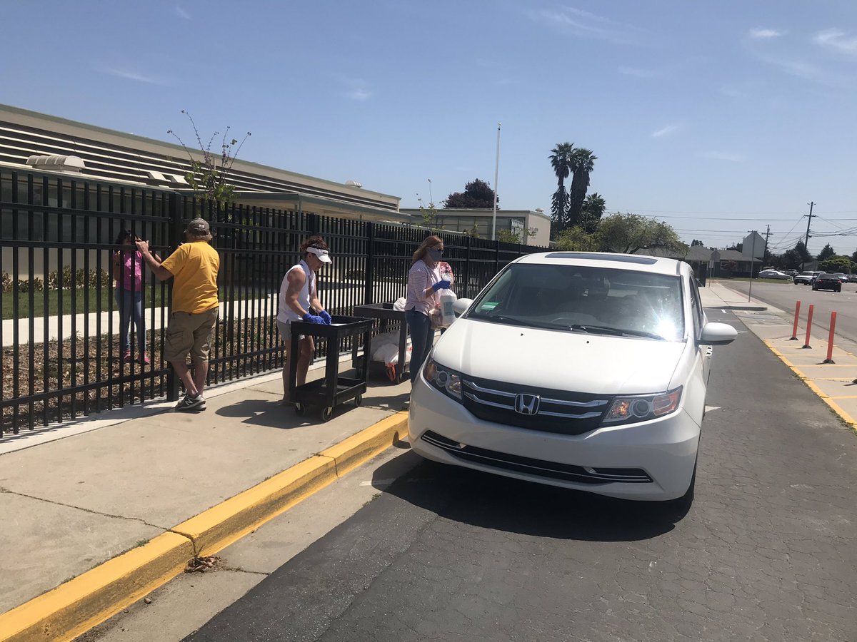 MacQuiddyElem's tweet photo. Friday...Food Giveaway!!! https://t.co/Wwsn4xkWP8