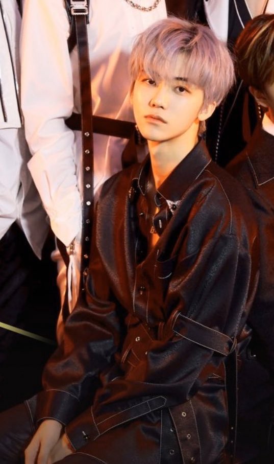 ชุดคล้ายกันจนงง แต่สักพักก็ไม่งง อ๋อ คงเพราะเป็นแฟนกัน /ตบเข่า