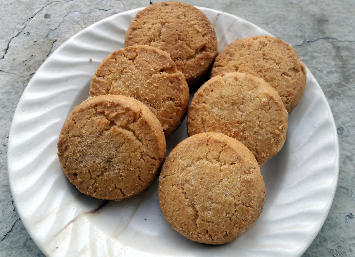 The Favourite biskoot of The Seventh Nizam is still the most popular accompaniment with chai in #Hyderabad. Reliving the history of Osmania biscuits.  #Telangana foodaholix.in/2020/04/osmani…
