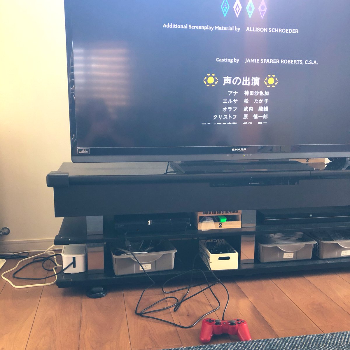 fmat23's tweet photo. 寝室で眠っていたPS3でAmazonプライムとNetflixが観れる事に今日気づき、アナ雪2デビュー‼️😊👍
これからは大画面で沢山映画を楽しむぞ！さぁ未知の旅へ〜！♪ https://t.co/5xkYrQ5PWW