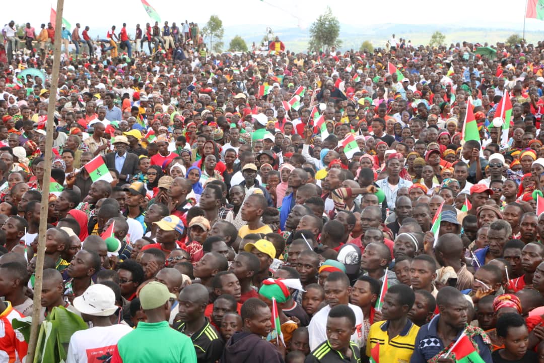 Bangeli9's tweet photo. #Burundi Uwufise amakenga n'ahere!
#Muyinga 100%
#ToraNeva
#ToraNum1 https://t.co/f2BEhLqCVQ