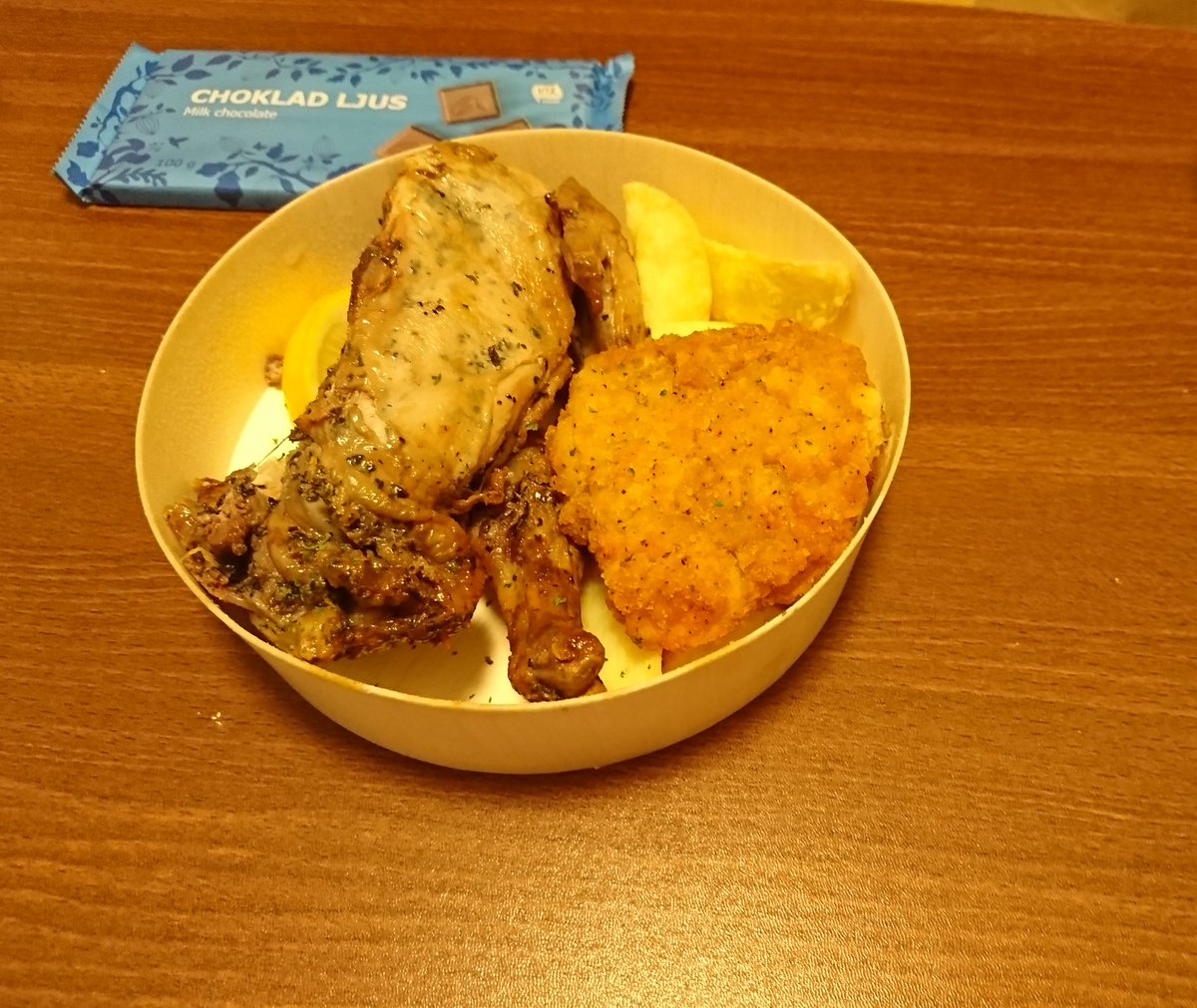 GrodaStandRiver's tweet photo. アダムスオーサムパイ
 特製キッシュ弁当
イケア立川
 平飼い鶏のダブルチキンBOX
キッシュとチキンの贅沢ランチ 😋
#立川エール飯 https://t.co/Yhy6O8jb75