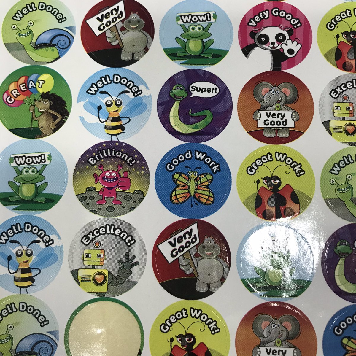 lobke_marsden's tweet photo. Remember the 4yo who renamed me “Loser Lobke”, after losing our keeping still competition? 
She was back for a #radiotherapy practice today. She chose a sticker before leaving. 
Me: Can I have one? 4yo: Yes you can. Which one says Loser? This girl...😂💕
#ChildhoodCancer https://t.co/SuY32olbHV
