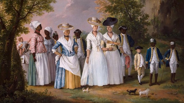 Symboliquement, le port du foulard chez la femme afro-américaine et antillaise était un signe de non soumission et de résistance à la perte de ses droits et de son identité.